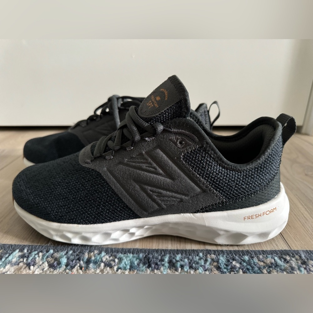 New Balance Women's Fresh Foam SPT, New, Size 9 Wide.